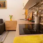 Central Modern Flat For 3