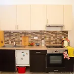 Central Modern Flat For 3
