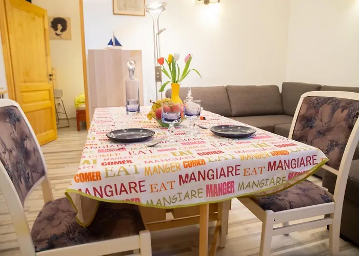 Central Modern Flat For 3