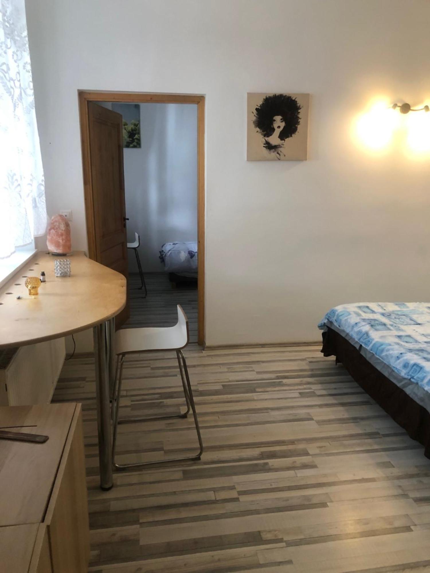 Central Modern Flat For 3 Apartment